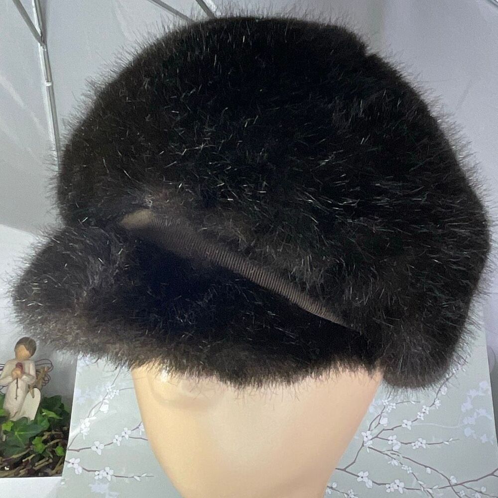 Vintage 1960’s Mod paperboy style faux fur cap. - Picture 2 of 8
